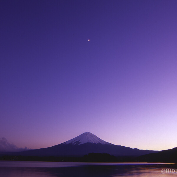 夕暮れの河口湖（山梨）