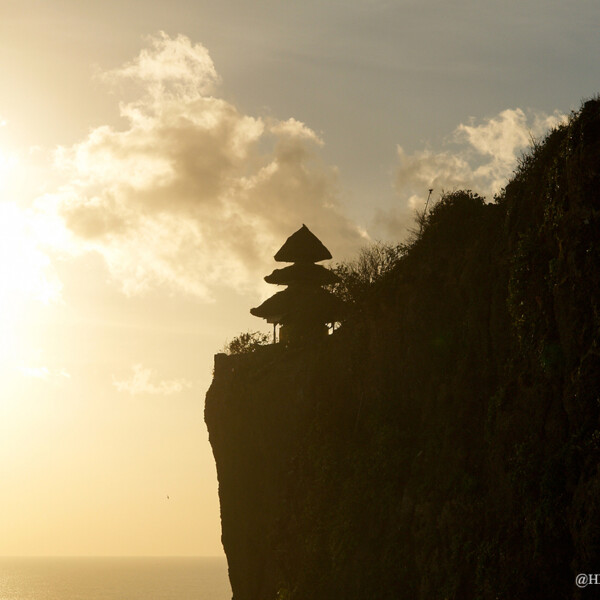 ウルワトゥ寺院の夕景